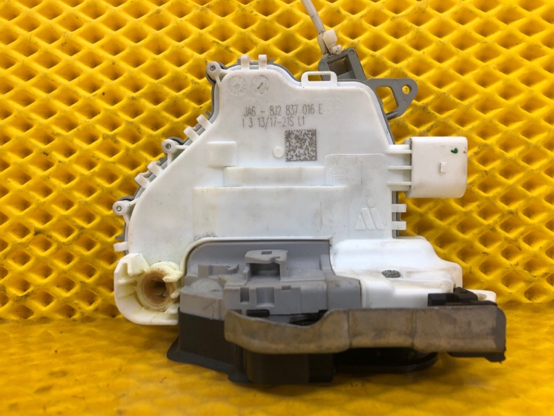 Замок двери передней правой Audi Q7 2014 4LB