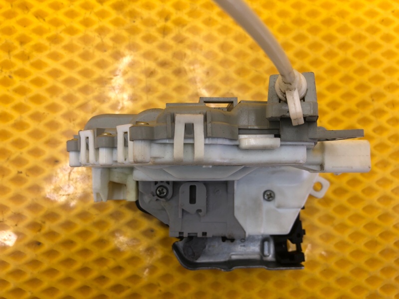 Замок двери передней правой Audi Q7 2014 4LB