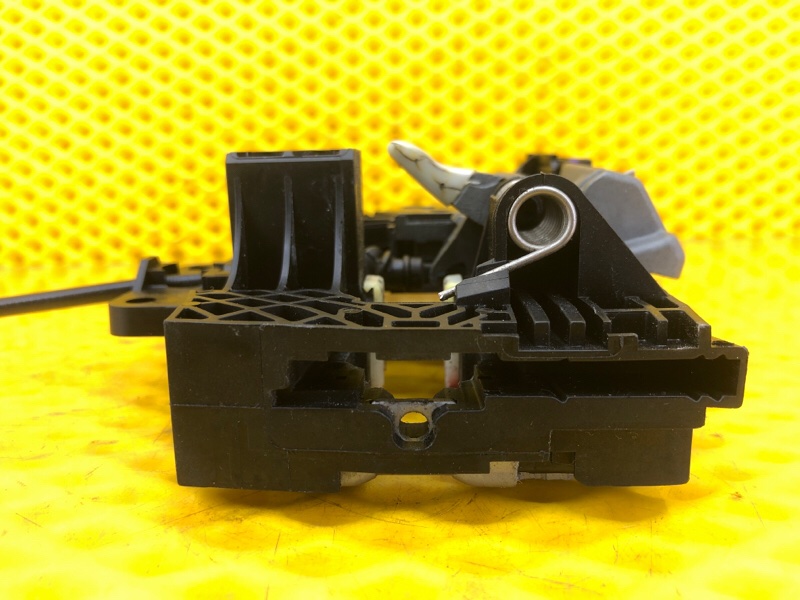 Кронштейн ручки двери передней правой Audi Q7 2014 4LB