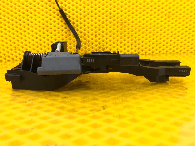 Кронштейн ручки двери передней правой Audi Q7 2014 4LB