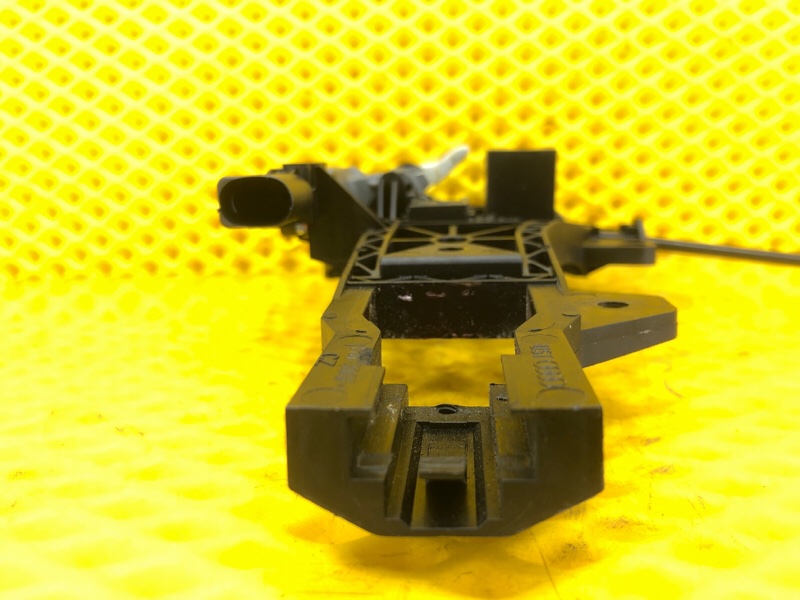 Кронштейн ручки двери передней правой Audi Q7 2014 4LB