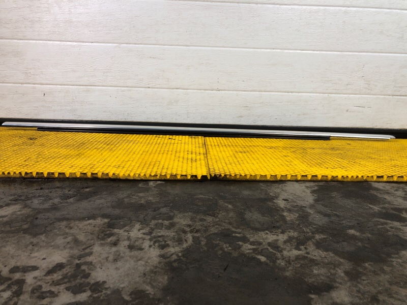 Молдинг стекла Audi Q7 2014 4LB