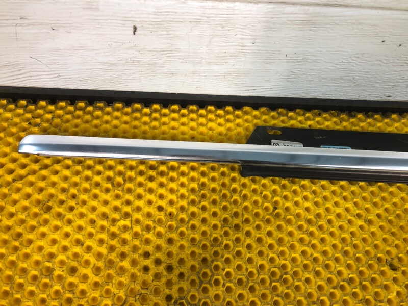 Молдинг стекла Audi Q7 2014 4LB