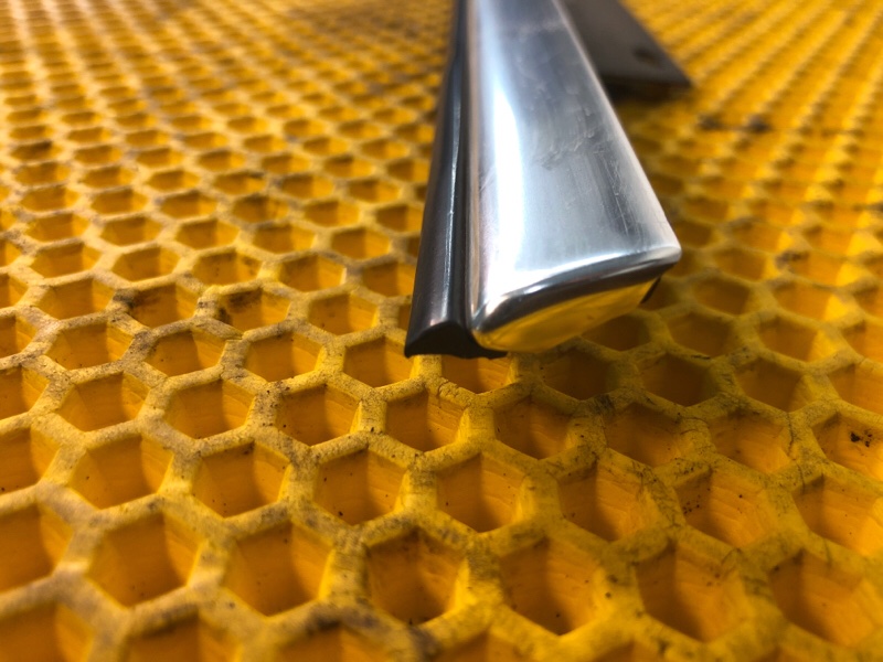 Молдинг стекла Audi Q7 2014 4LB