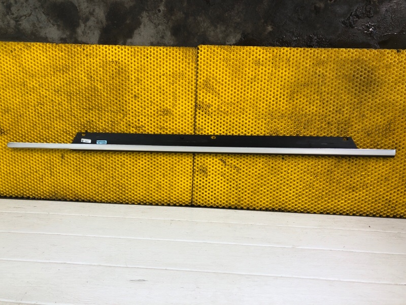 Молдинг стекла Audi Q7 2014 4LB