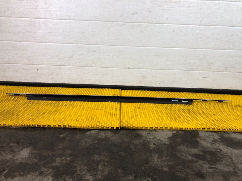 Молдинг стекла Audi Q7 2014 4LB