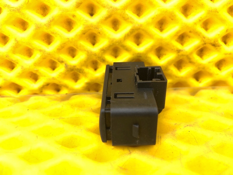 Кнопка открывания багажника Audi Q7 2014 4LB