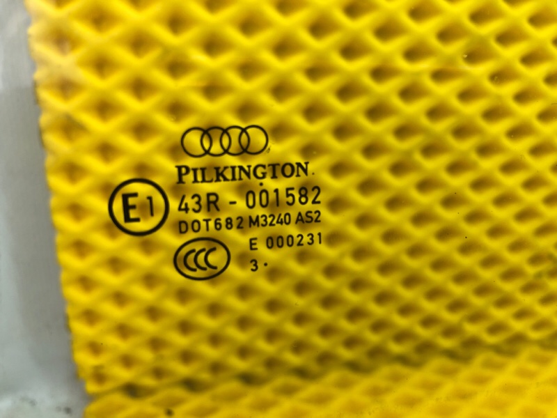 Стекло двери Audi Q7 2014 4LB