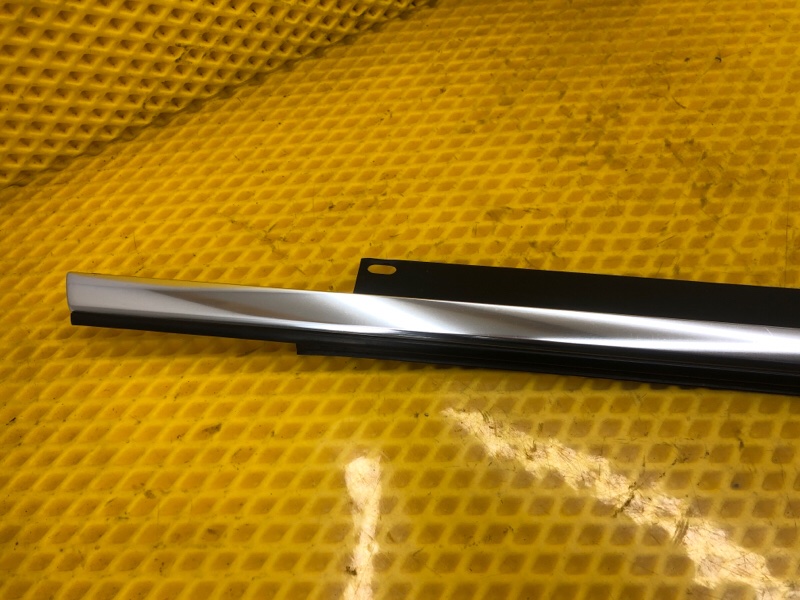 Молдинг стекла задней левой Audi Q7 2014 4LB