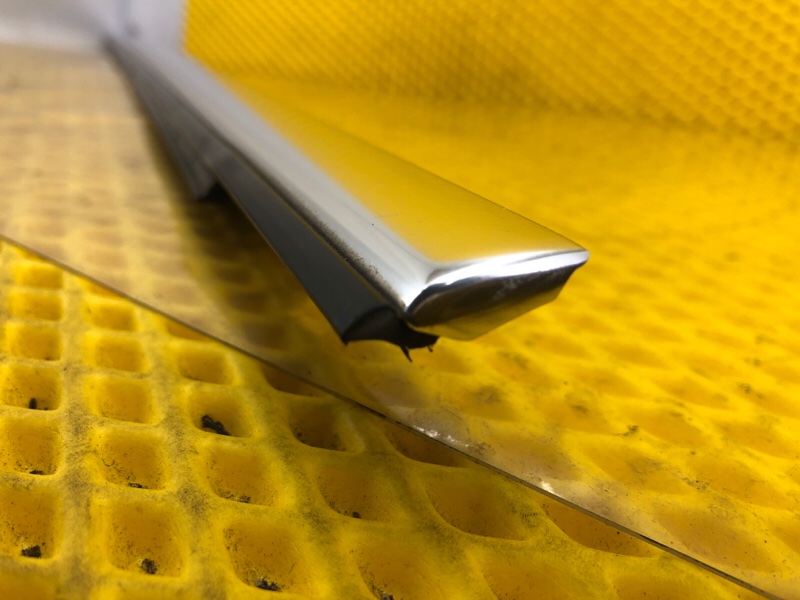 Молдинг стекла задней левой Audi Q7 2014 4LB