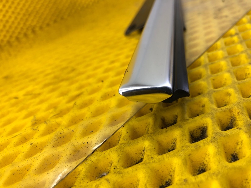 Молдинг стекла задней левой Audi Q7 2014 4LB