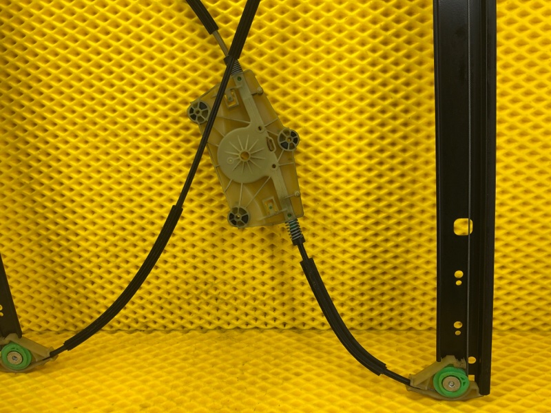 Стеклоподъемник задней левой двери Audi Q7 2014 4LB