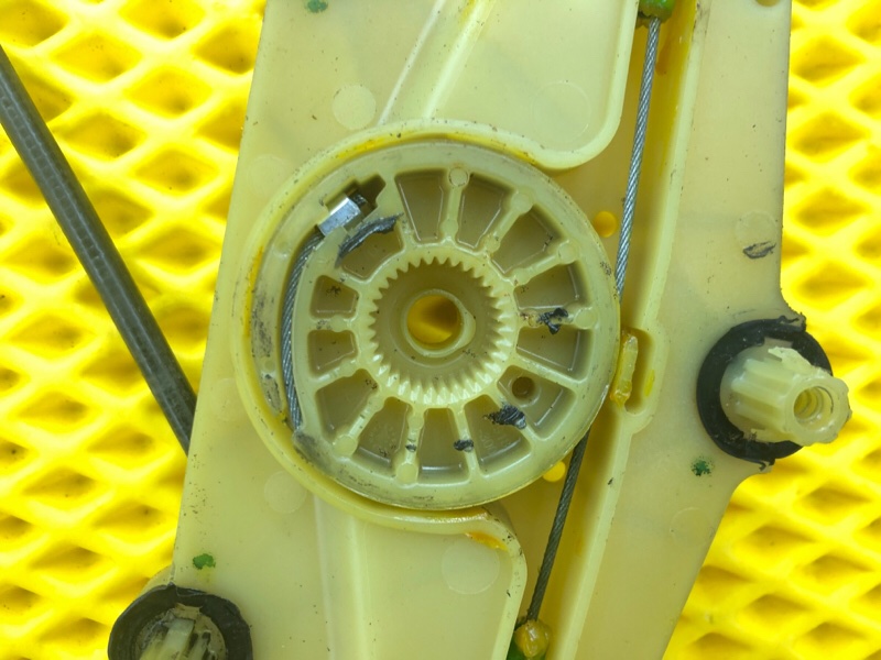 Стеклоподъемник задней левой двери Audi Q7 2014 4LB