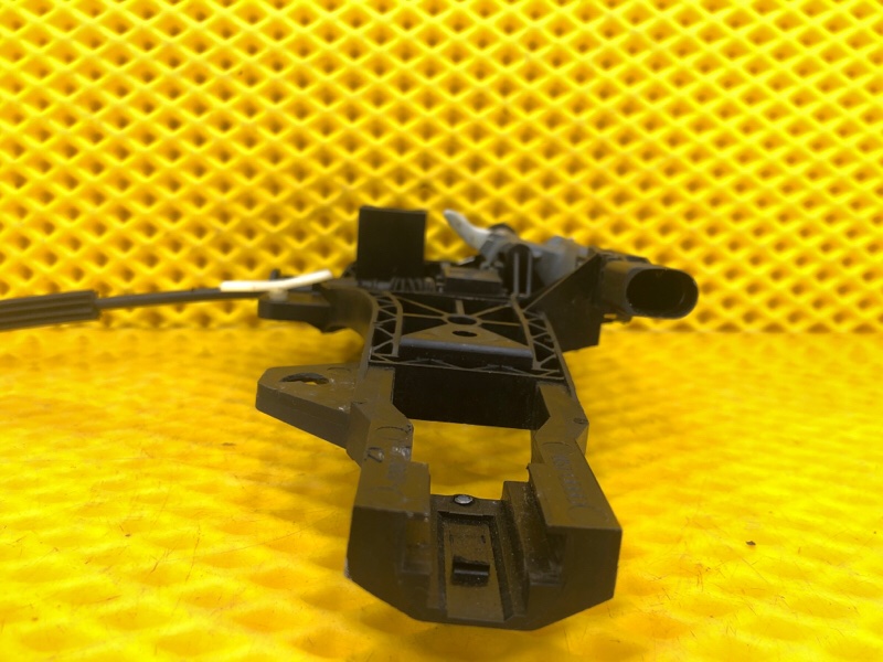 Кронштейн ручки двери задней левой Audi Q7 2014 4LB