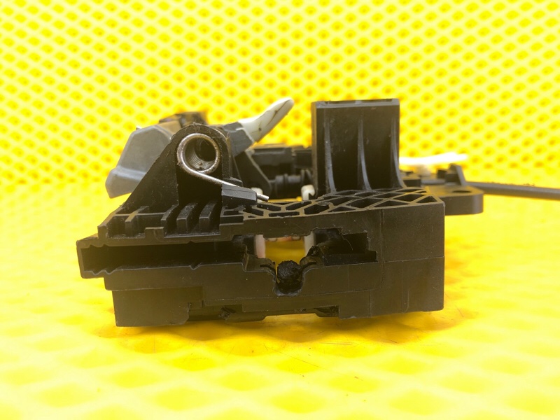 Кронштейн ручки двери задней левой Audi Q7 2014 4LB