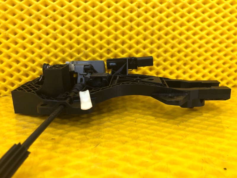 Кронштейн ручки двери задней левой Audi Q7 2014 4LB