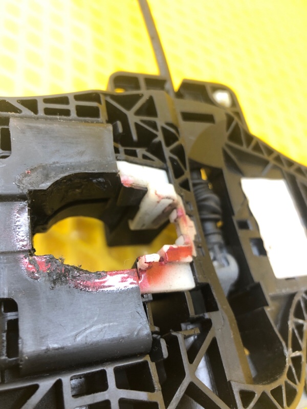 Кронштейн ручки двери задней левой Audi Q7 2014 4LB