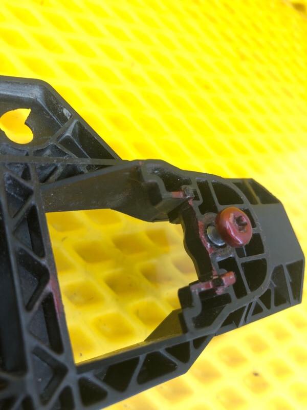 Кронштейн ручки двери задней левой Audi Q7 2014 4LB