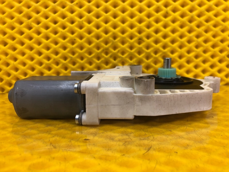 Моторчик стеклоподъемника задней левой двери Audi Q7 2014 4LB