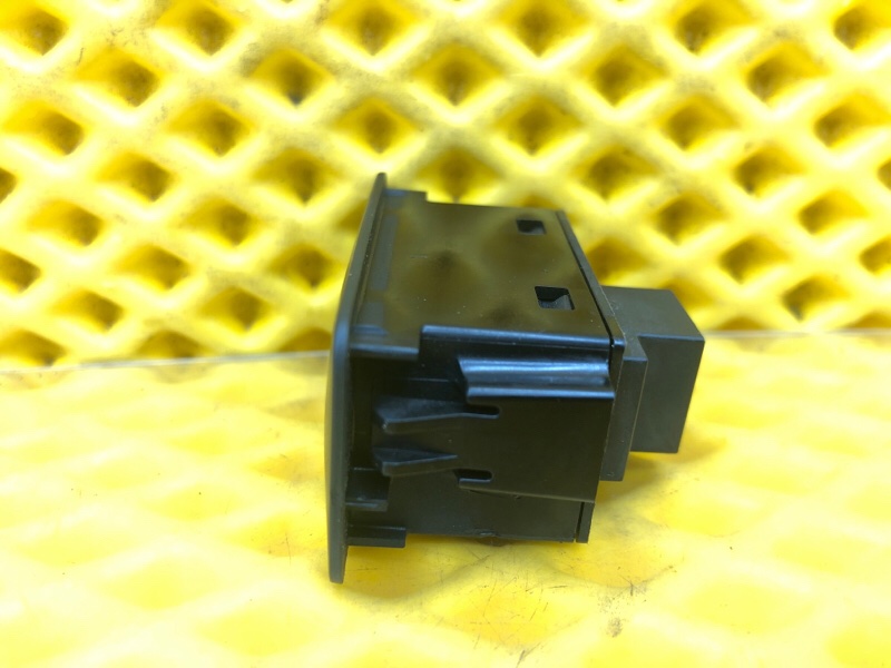 Кнопка открывания багажника Audi Q7 2014 4LB