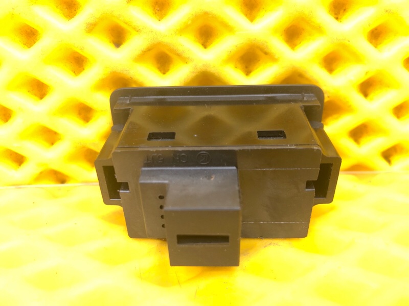 Кнопка открывания багажника Audi Q7 2014 4LB