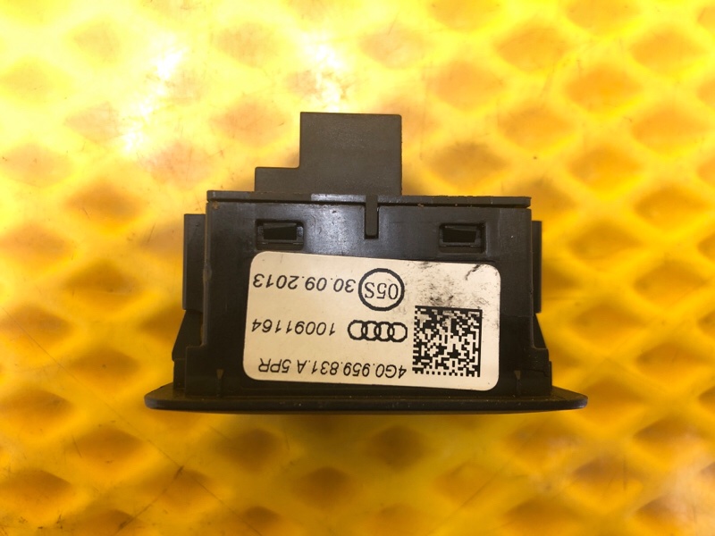 Кнопка открывания багажника Audi Q7 2014 4LB