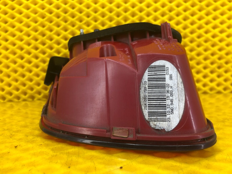 Фонарь крышки багажника левый Volkswagen Tiguan