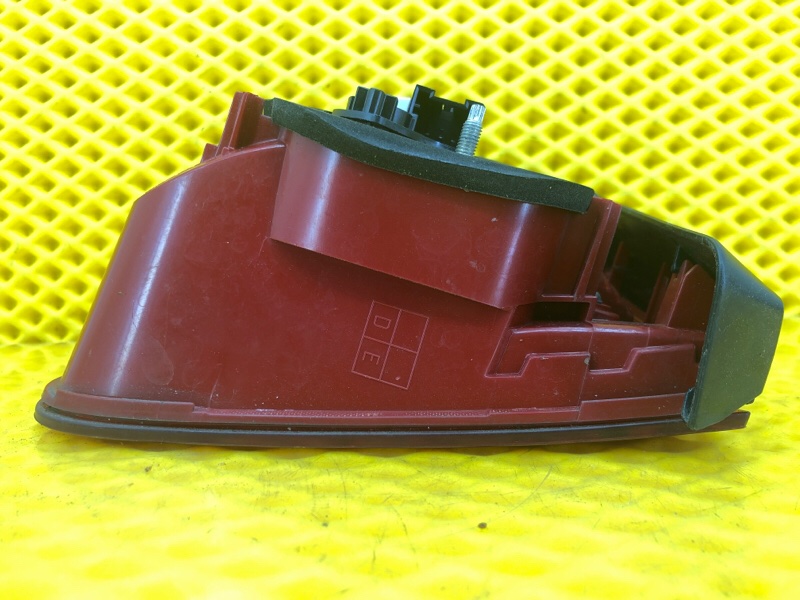 Фонарь крышки багажника левый Volkswagen Tiguan