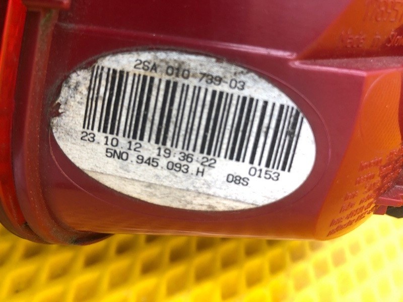 Фонарь крышки багажника левый Volkswagen Tiguan