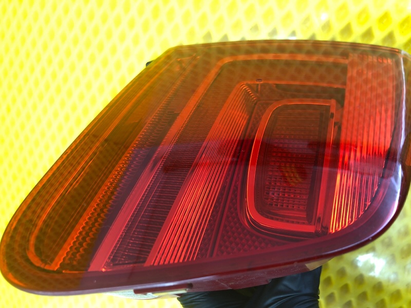 Фонарь крышки багажника левый Volkswagen Tiguan