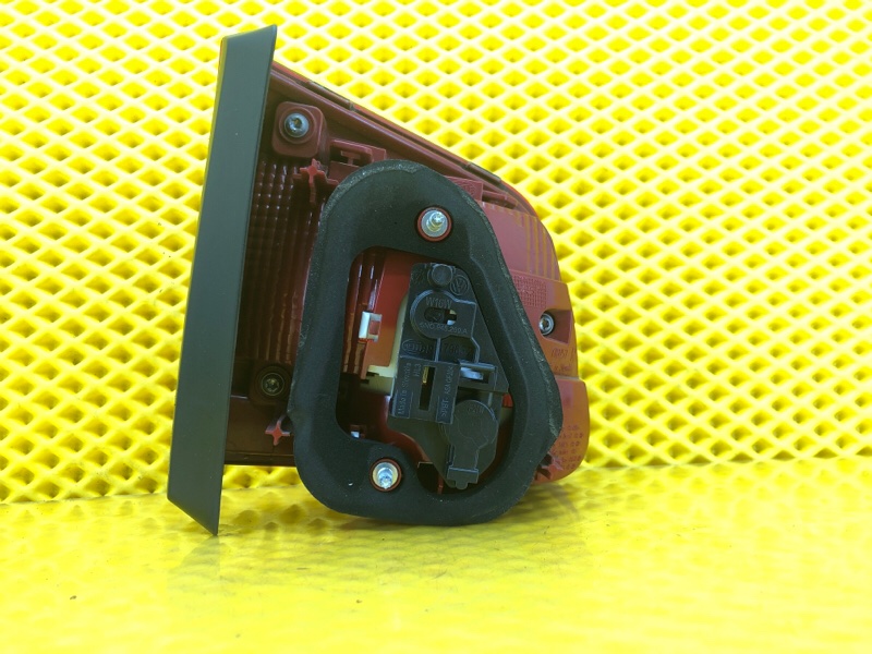 Фонарь крышки багажника правый Volkswagen Tiguan