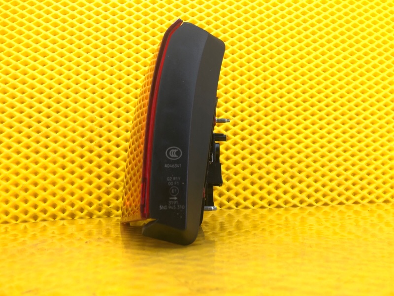 Фонарь крышки багажника правый Volkswagen Tiguan