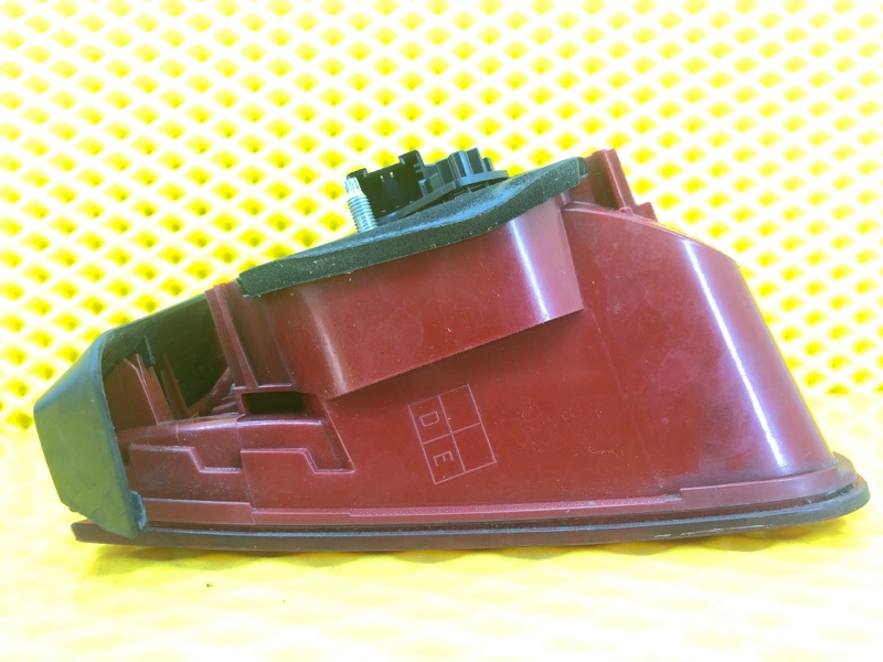 Фонарь крышки багажника правый Volkswagen Tiguan