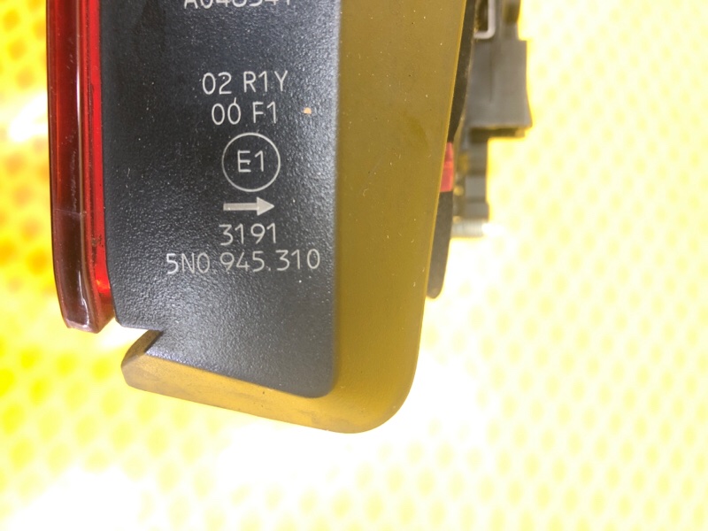 Фонарь крышки багажника правый Volkswagen Tiguan