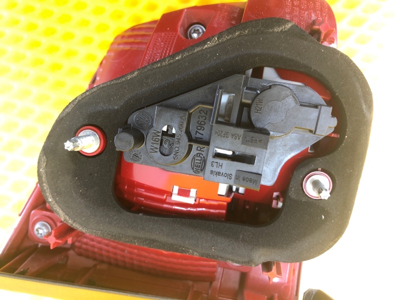 Фонарь крышки багажника правый Volkswagen Tiguan