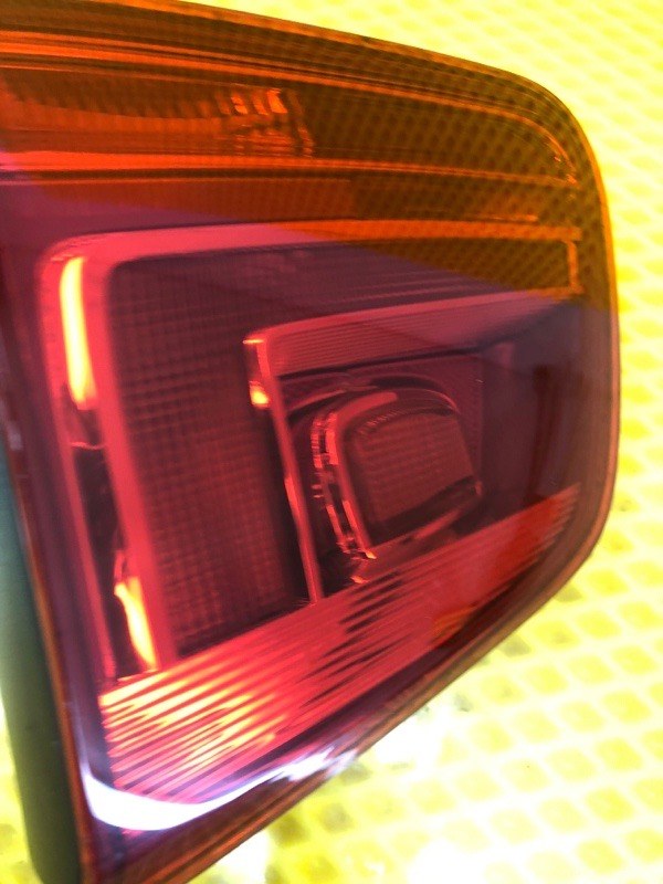 Фонарь крышки багажника правый Volkswagen Tiguan