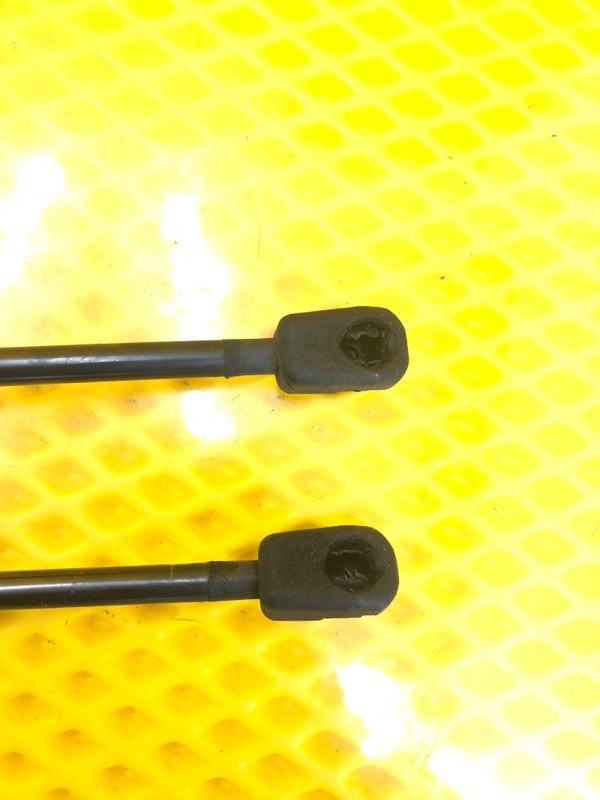 Амортизатор двери багажника Volkswagen Tiguan