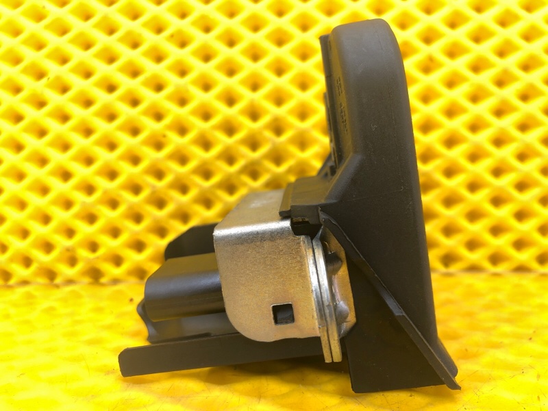 Замок двери багажника Volkswagen Tiguan