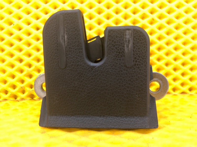 Замок двери багажника Volkswagen Tiguan