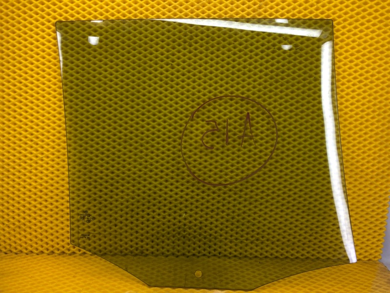 Стекло двери Volkswagen Tiguan