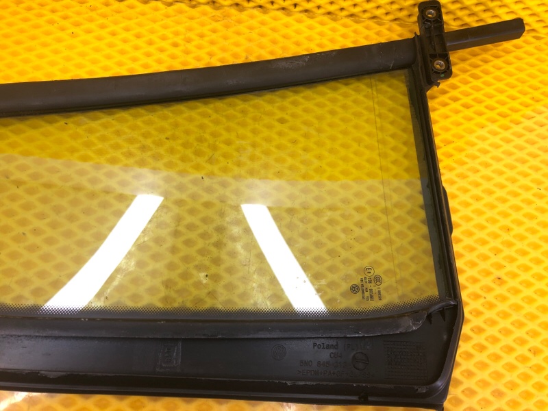 Стекло (форточка) задней левой двери Volkswagen Tiguan