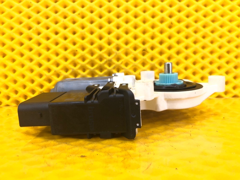 Моторчик стеклоподъемника задней левой двери Volkswagen Tiguan