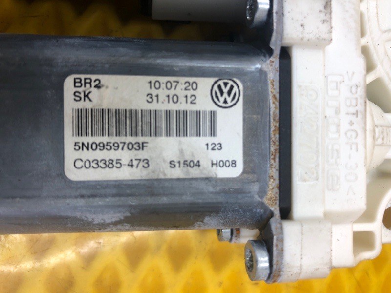 Моторчик стеклоподъемника задней левой двери Volkswagen Tiguan