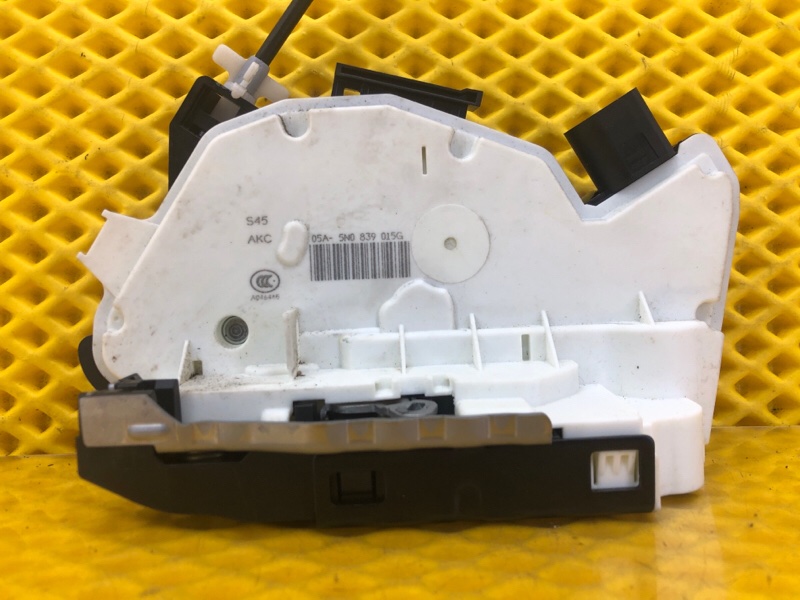 Замок двери задней левой Volkswagen Tiguan