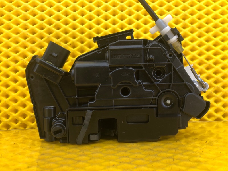 Замок двери задней левой Volkswagen Tiguan