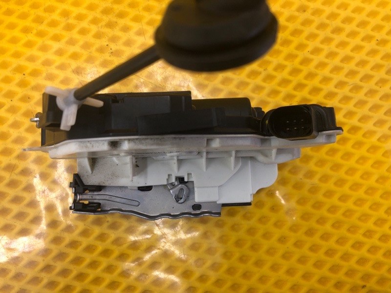 Замок двери задней левой Volkswagen Tiguan