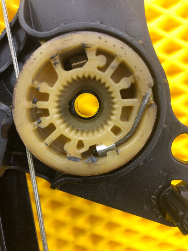 Стеклоподъемник задней левый (трапеция) Volkswagen Tiguan