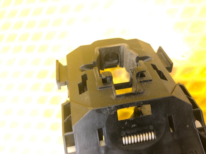 Кронштейн ручки двери задней левой Volkswagen Tiguan