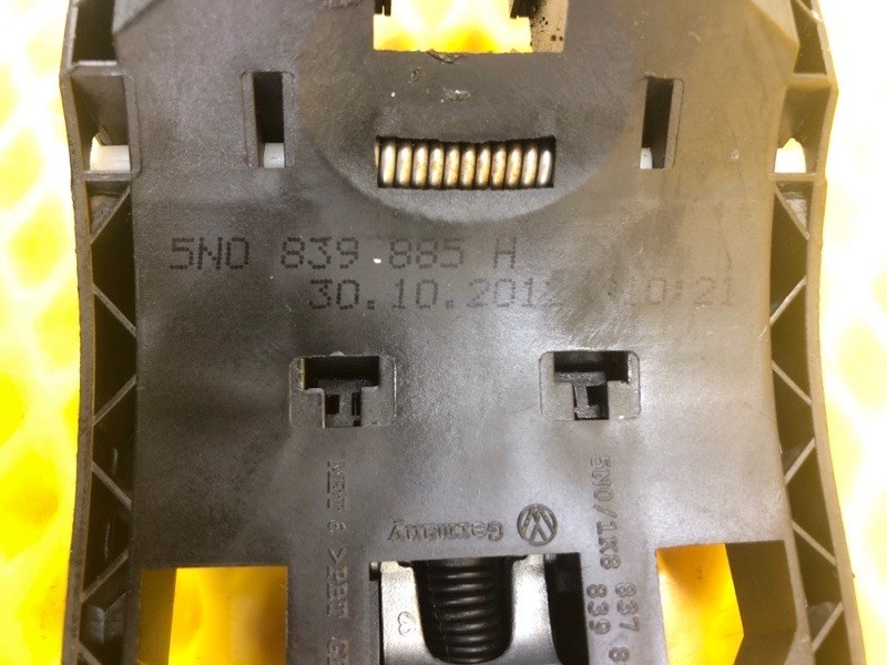 Кронштейн ручки двери задней левой Volkswagen Tiguan