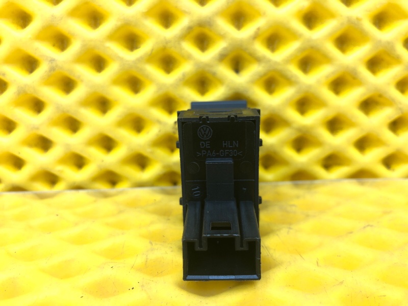 Кнопка стеклоподъемника задней двери Volkswagen Tiguan